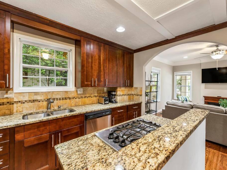 Gorgeous East Village Home Near Downtown Sleeps 12 5 Bedrooms Coffee Bbq Ac Parking Atlanta Bagian luar foto